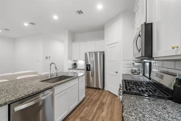 $2,500 | 1045 Dancing Feather Street, Montgomery, TX 77316