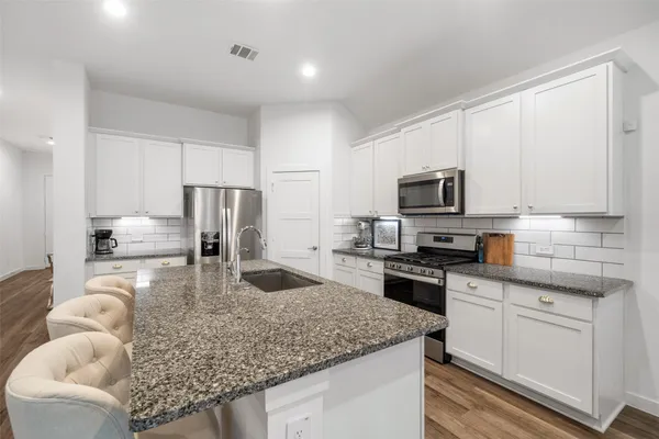 $2,500 | 1045 Dancing Feather Street, Montgomery, TX 77316