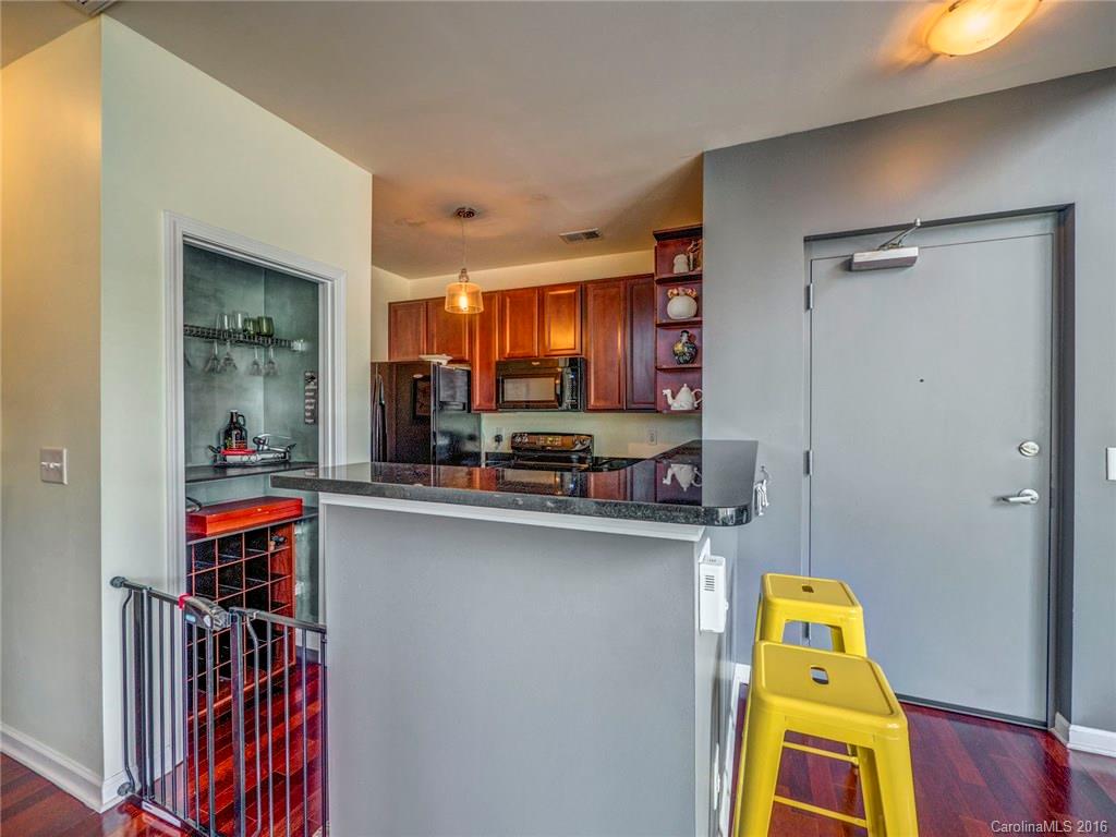 609 Raphael Place, Unit 609 Charlotte, NC 28205 - Photo 6 of 22