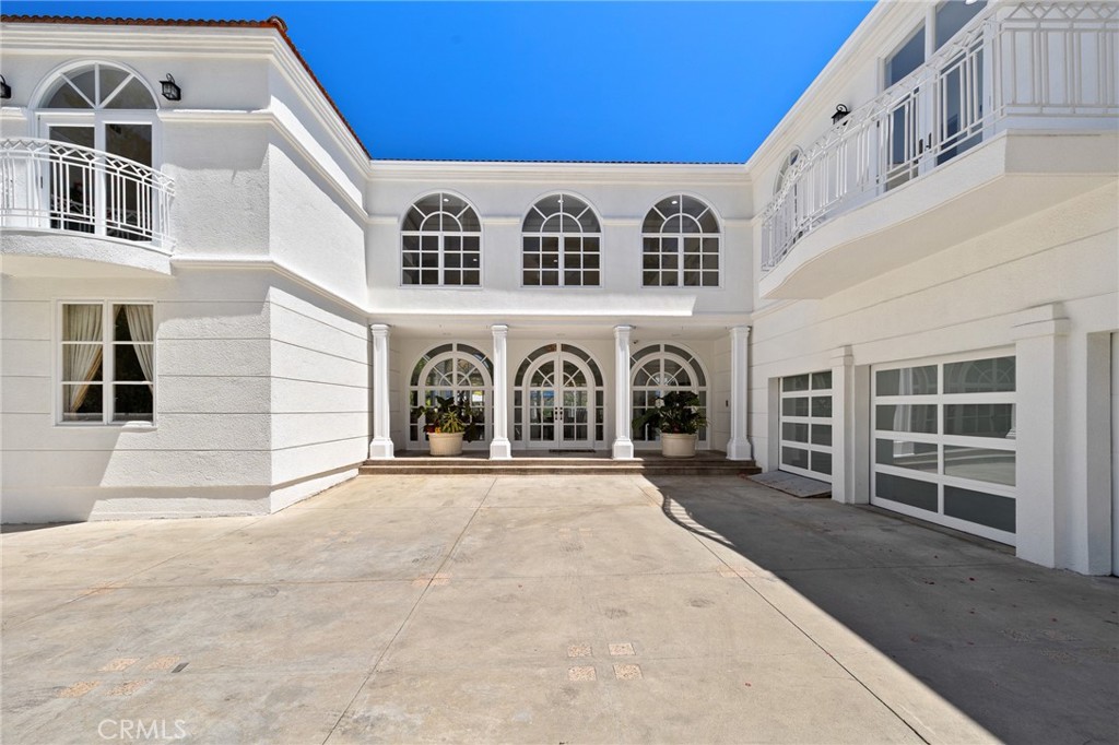 759 Foxkirk Road Glendale, CA 91206 - Photo 2 of 34