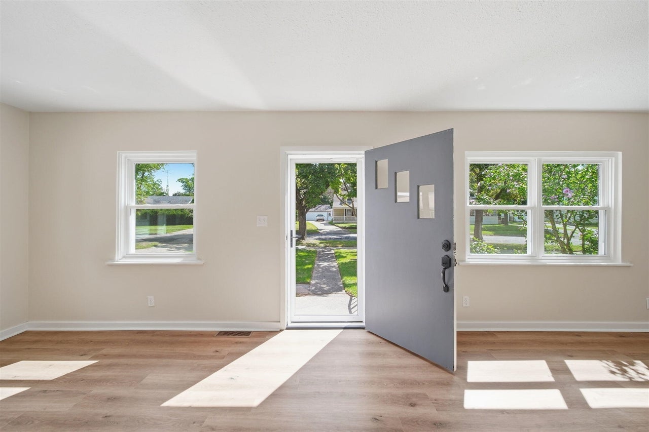 744 Briarcliff Road Jackson, MI 49203 - Photo 6 of 33 Gallery Image 6