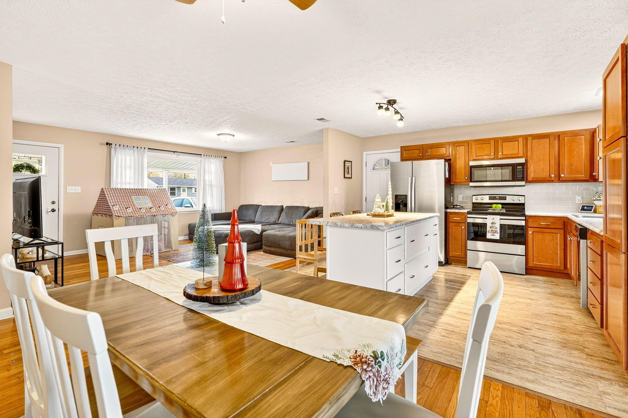 270 Edwards Road Circleville, OH 43113 - Photo 15 of 44 Dining Space
