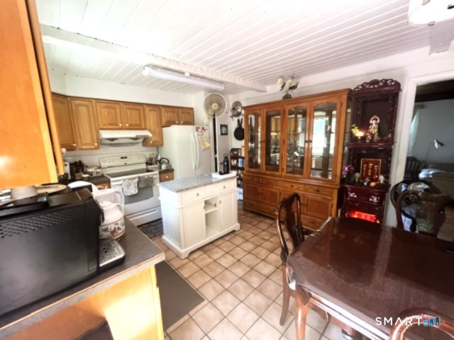 122 Black Point Road East Lyme, CT 06357 - Photo 13 of 40