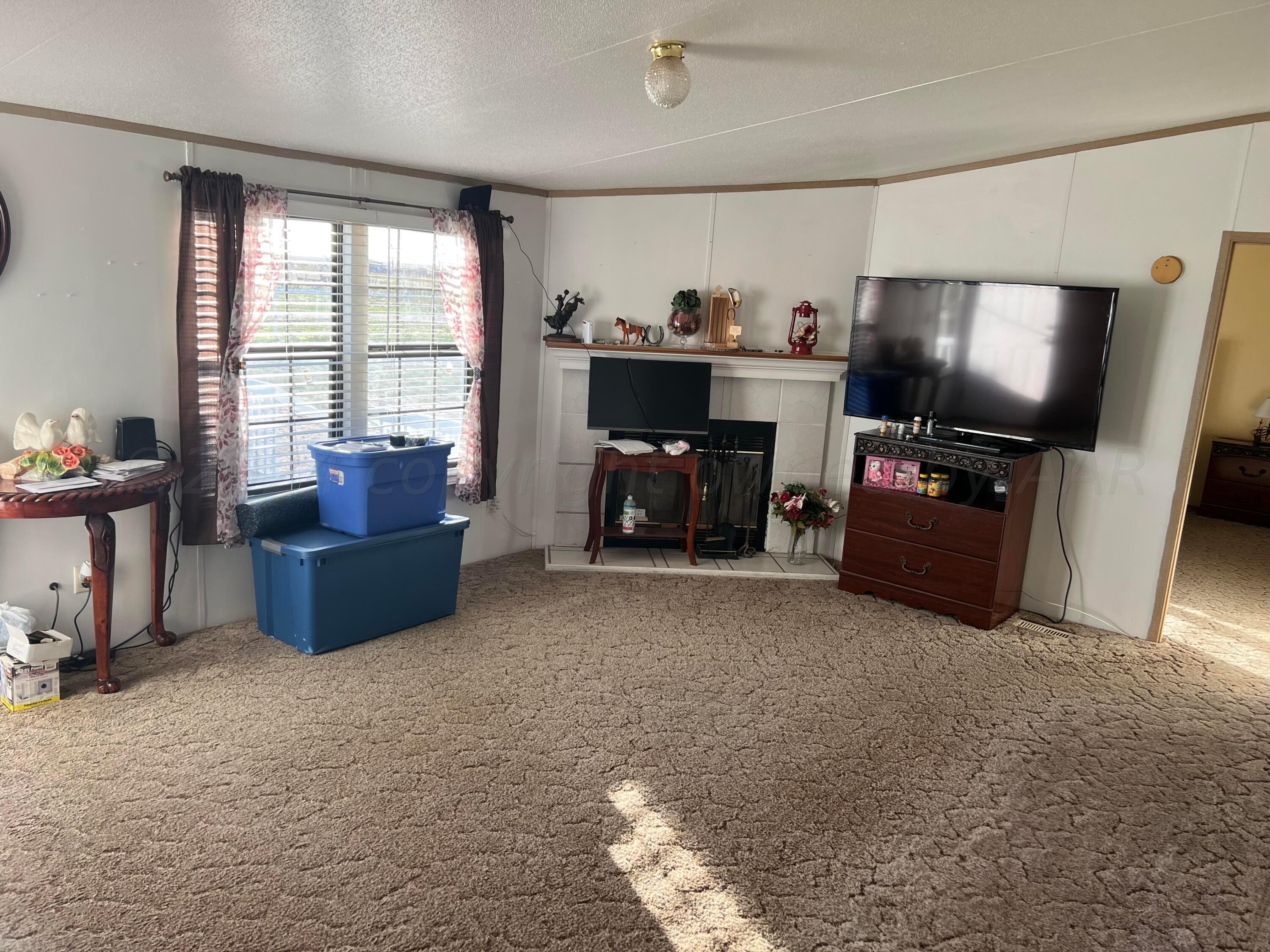 195 Busby Road Hereford, TX 79045 - Photo 4 of 19 a living room with furniture and a flat screen tv