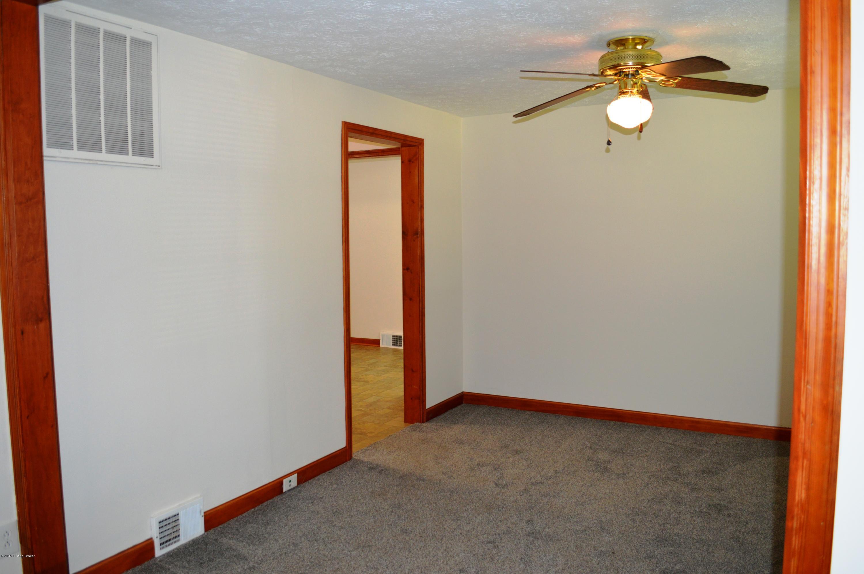 7713 Edna M Road Louisville, KY 40258 - Photo 13 of 25 DSC_0026