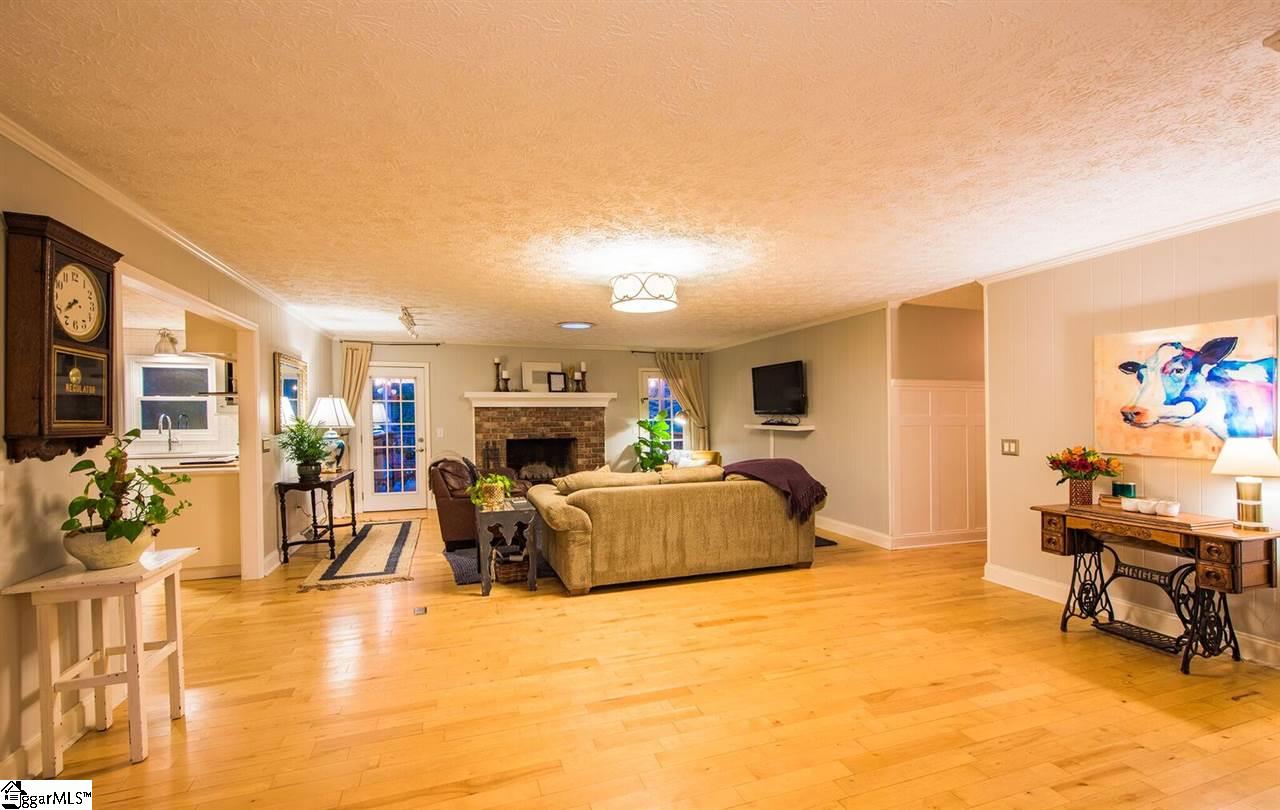 25 Cobblestone Road Greenville, SC 29615 - Photo 2 of 16 Gallery Image 2