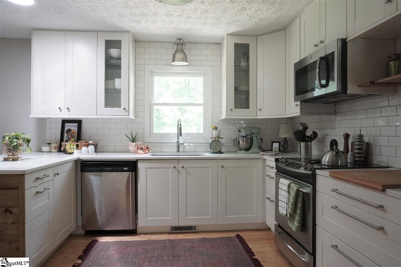 25 Cobblestone Road Greenville, SC 29615 - Photo 4 of 16 Gallery Image 4