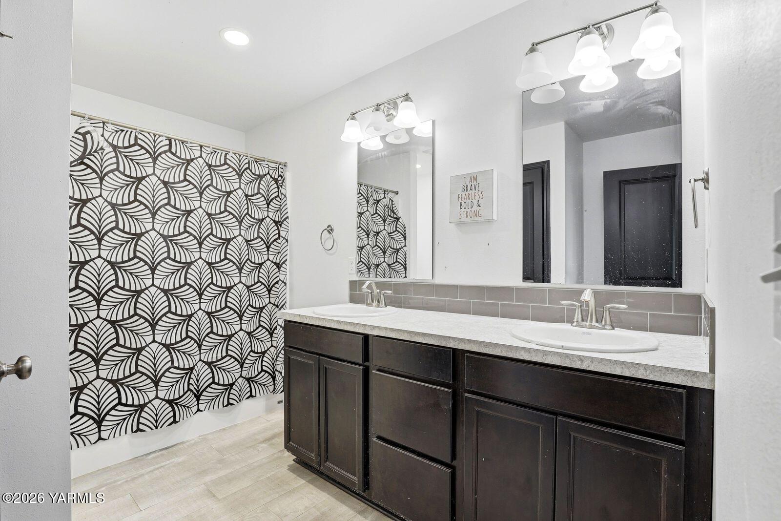 1191 Nelson Road Granger, WA 98932 - Photo 12 of 29 15 Upstairs Full Bath 2