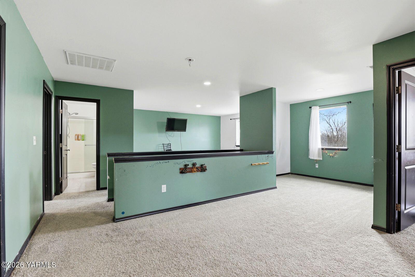 1191 Nelson Road Granger, WA 98932 - Photo 13 of 29 12 Upstairs Living room