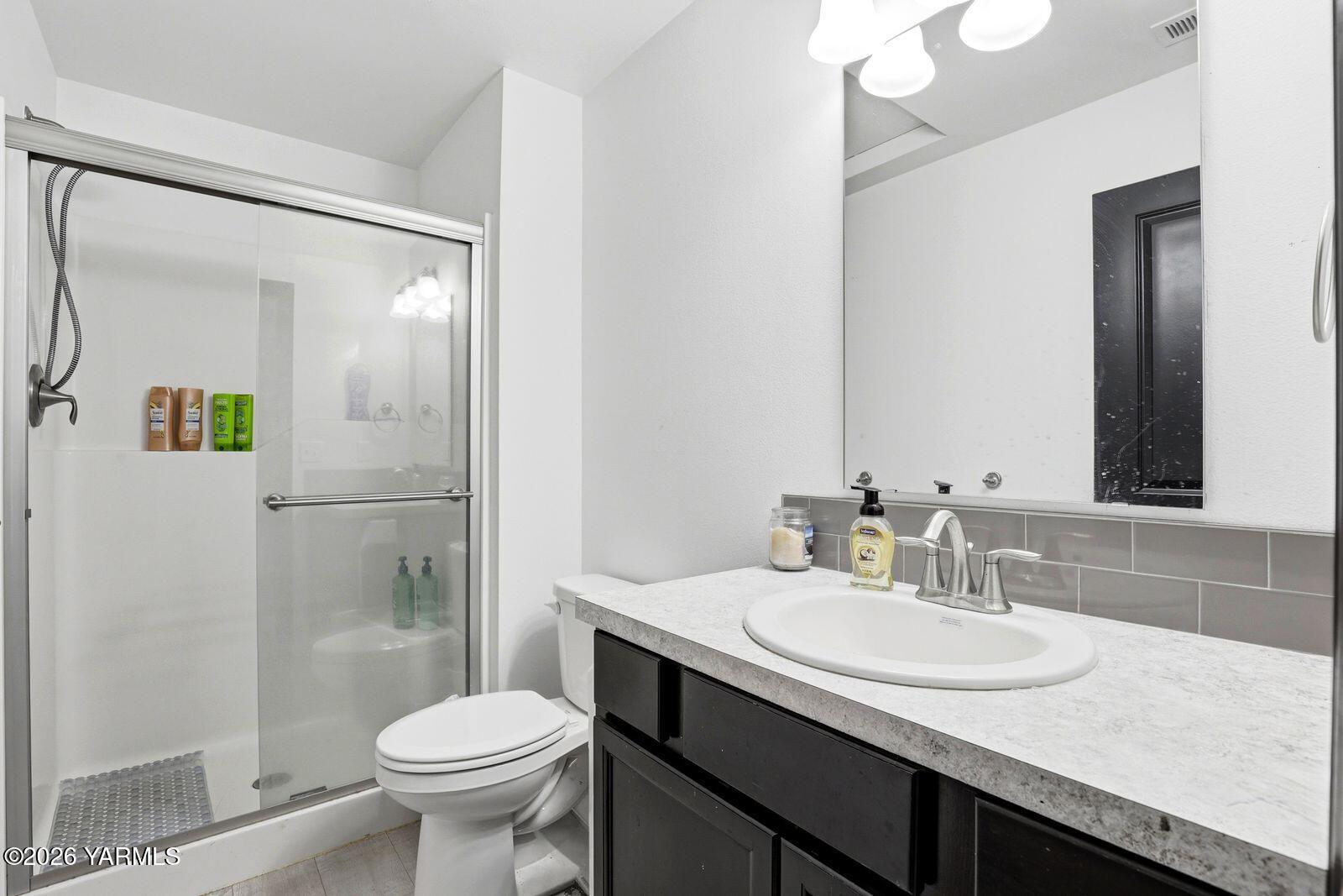 1191 Nelson Road Granger, WA 98932 - Photo 14 of 29 13 Upstairs Full bath1