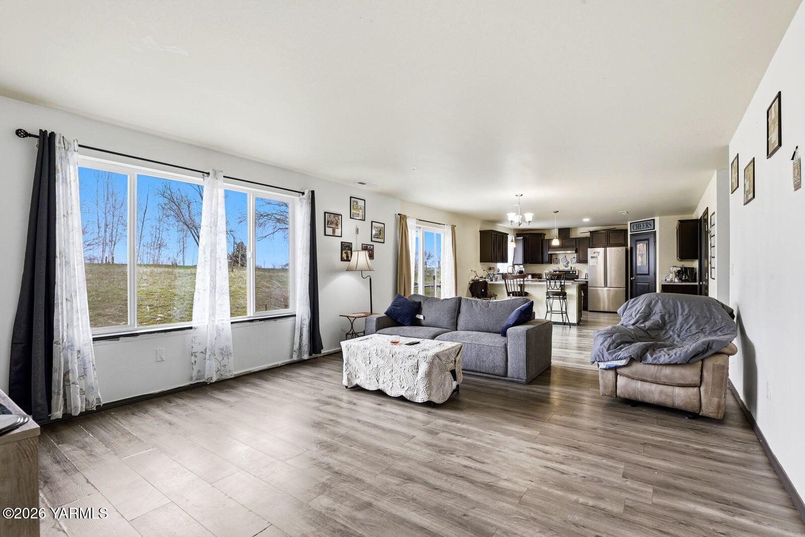 1191 Nelson Road Granger, WA 98932 - Photo 6 of 29 6 Living room Kitchen