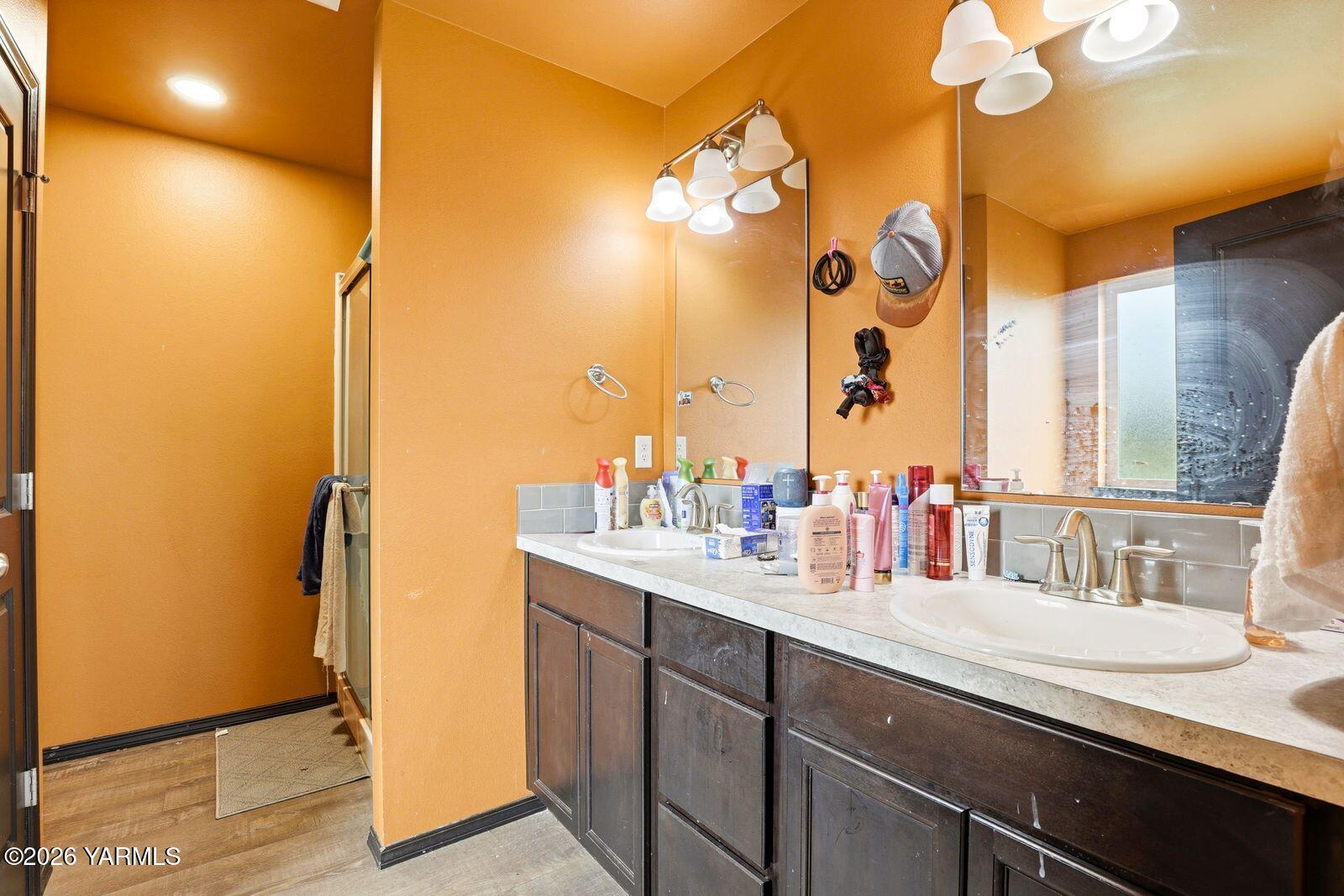 1191 Nelson Road Granger, WA 98932 - Photo 9 of 29 9 Primary Bath