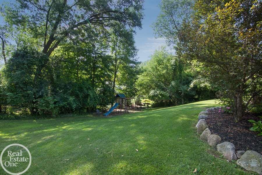 471 Lake Forest Road Rochester Hills, MI 48309 - Photo 28 of 32