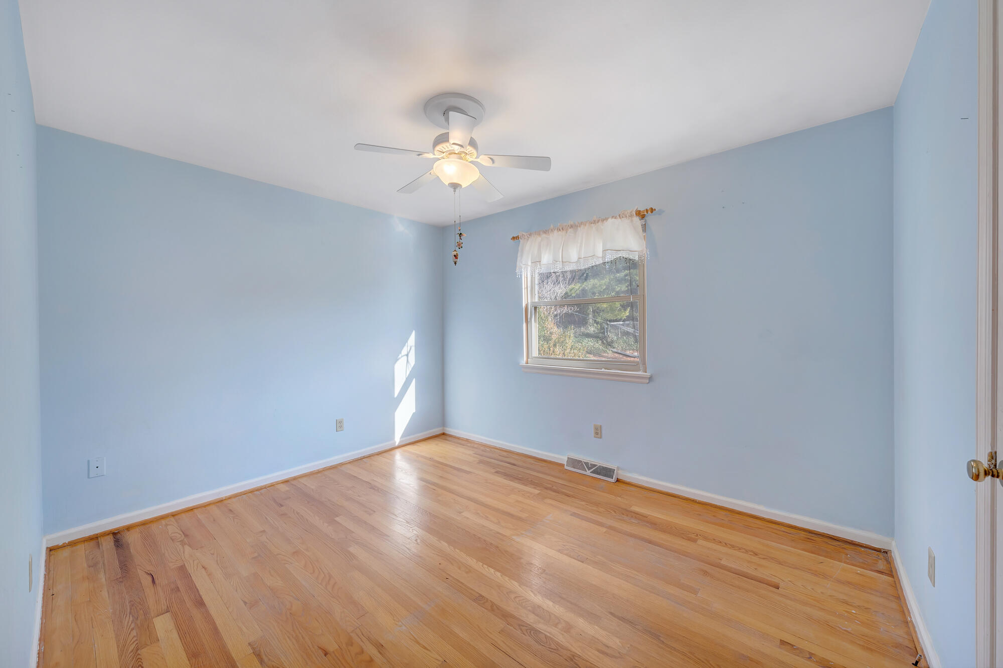 5601 Daytona Road Roanoke, VA 24019 - Photo 18 of 34 MIB05042