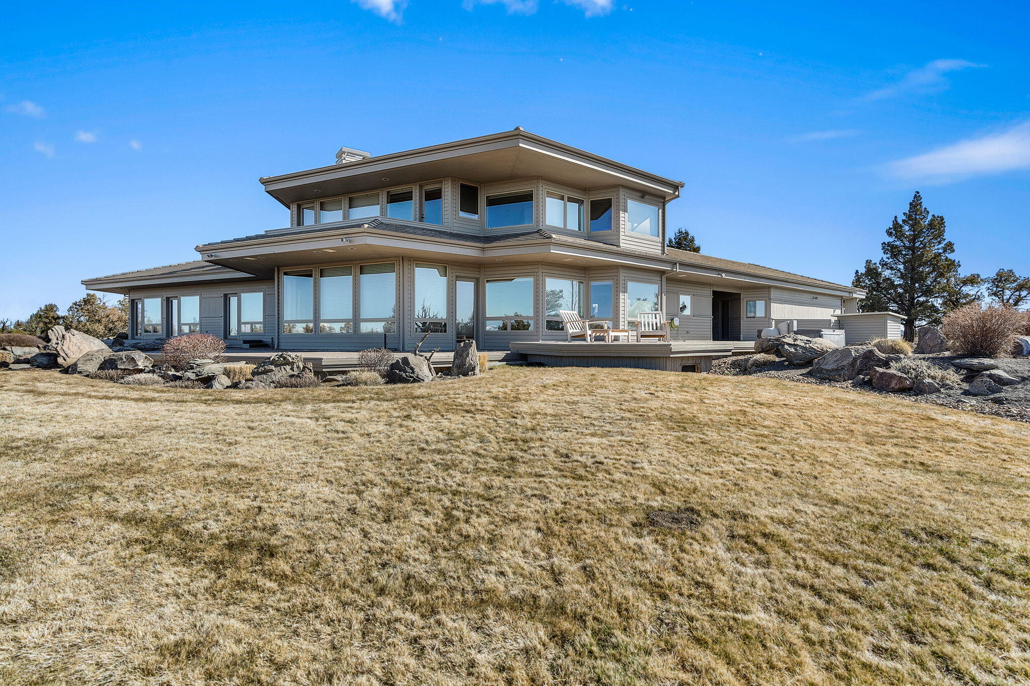 18290 Plainview Road Bend, OR 97703 - Photo 61 of 73 2025_03_01_18290_plainview_rd-exterior-2