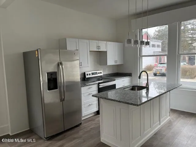 $1,075 | 15 Putman Street, Unit 1, Amsterdam, NY 12010