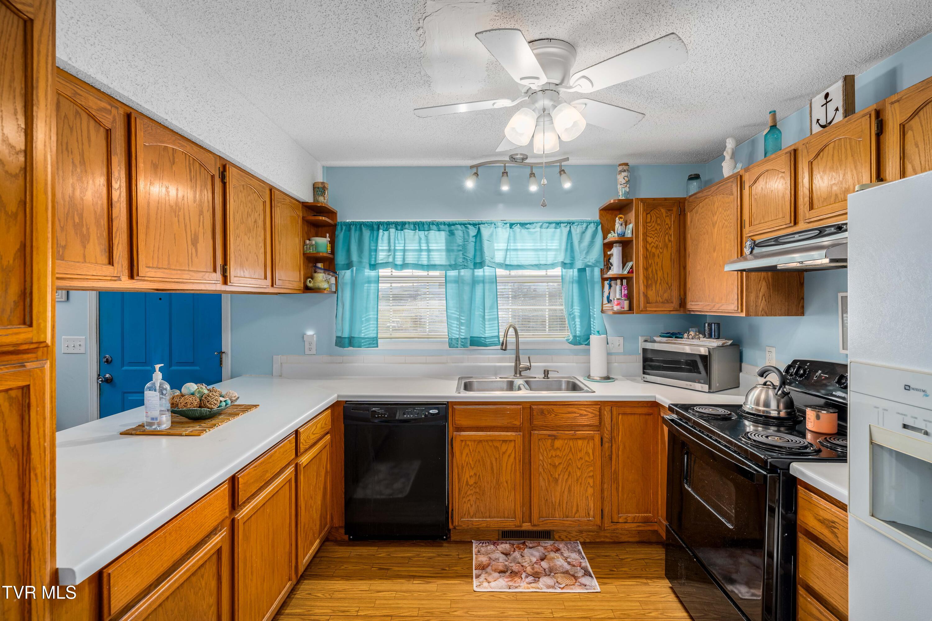 156 Bright Ridge Drive Johnson City, TN 37615 - Photo 11 of 57 173 Boone Avenue (41 of 57)