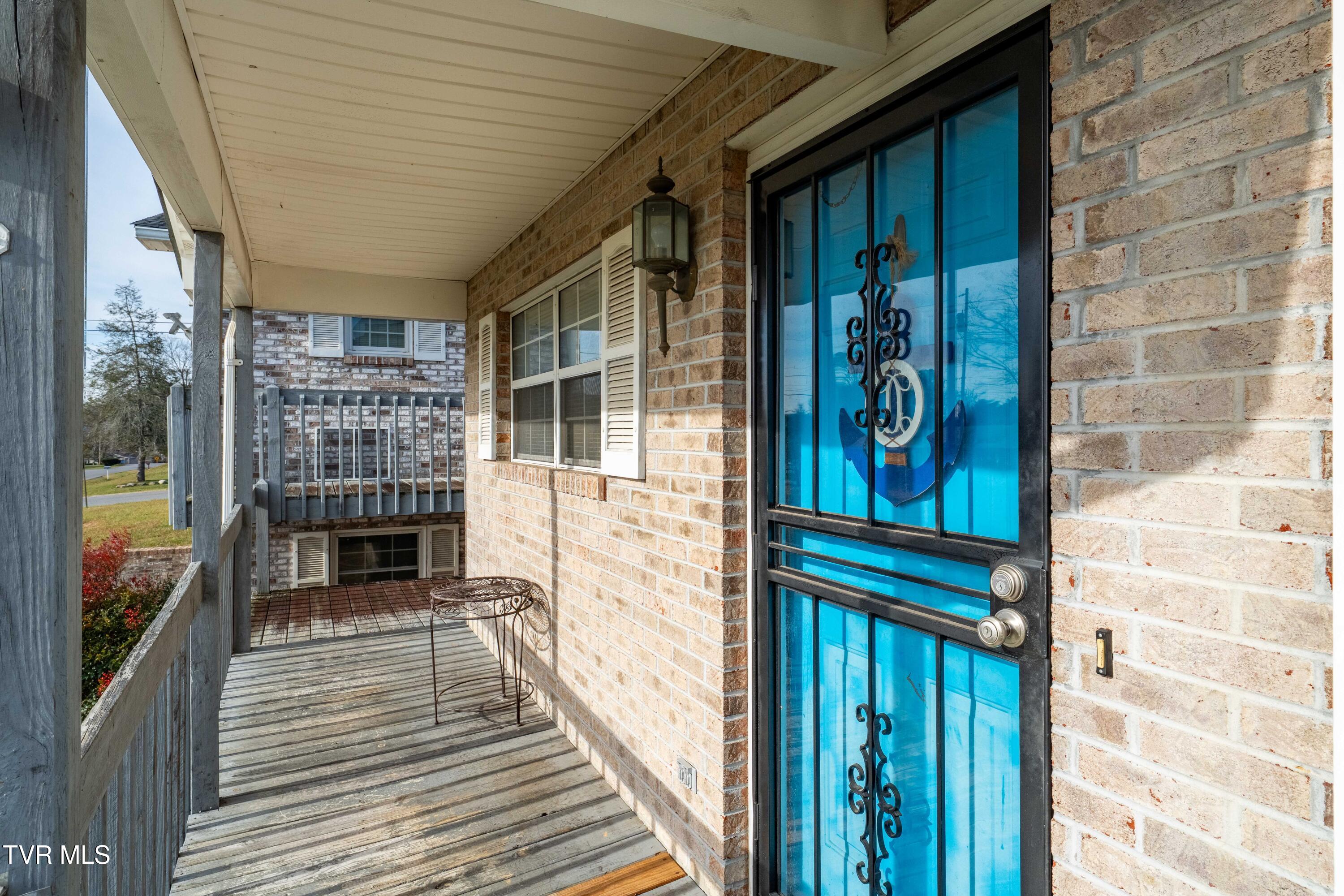 156 Bright Ridge Drive Johnson City, TN 37615 - Photo 22 of 57 173 Boone Avenue (18 of 57)