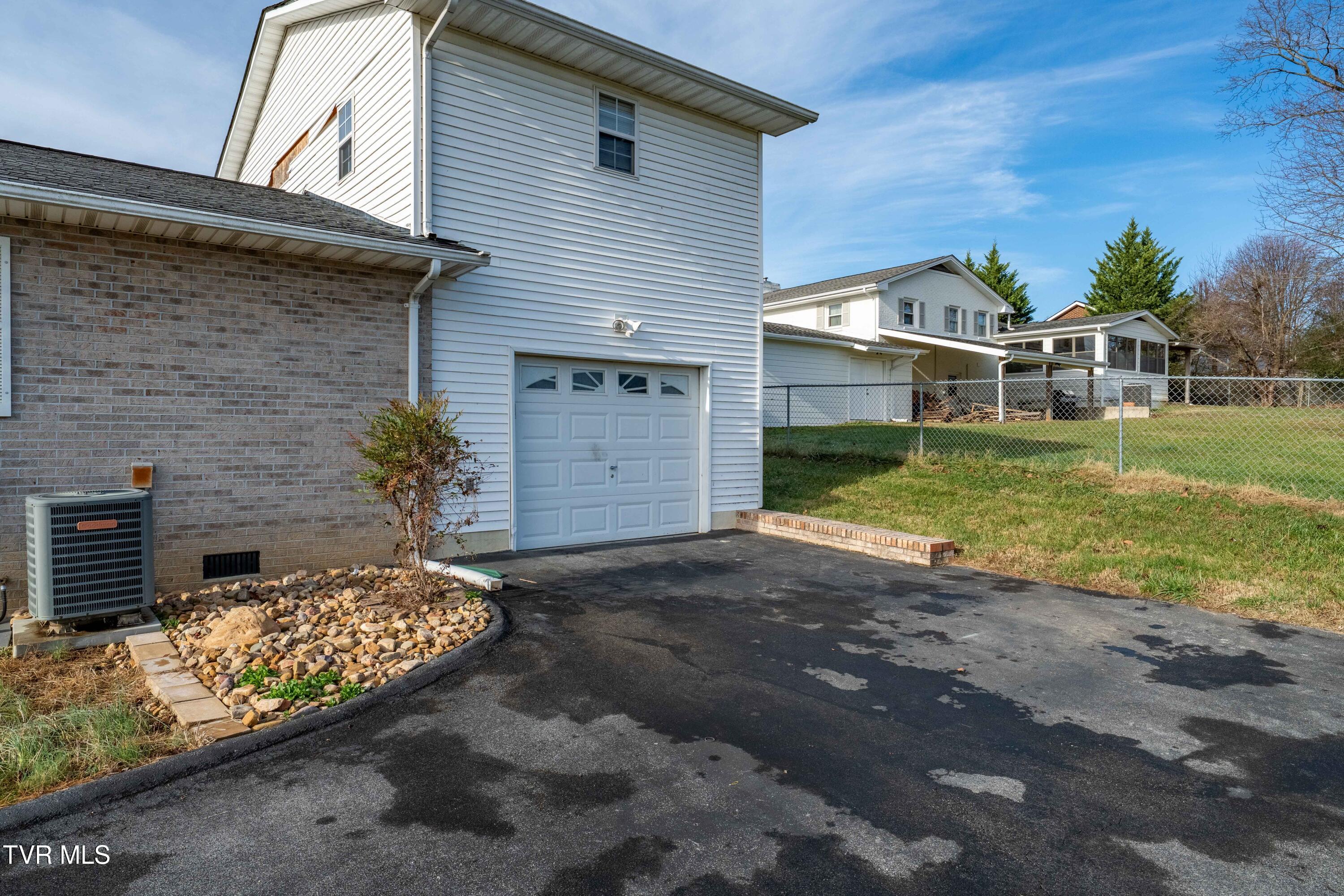 156 Bright Ridge Drive Johnson City, TN 37615 - Photo 34 of 57 173 Boone Avenue (15 of 57)