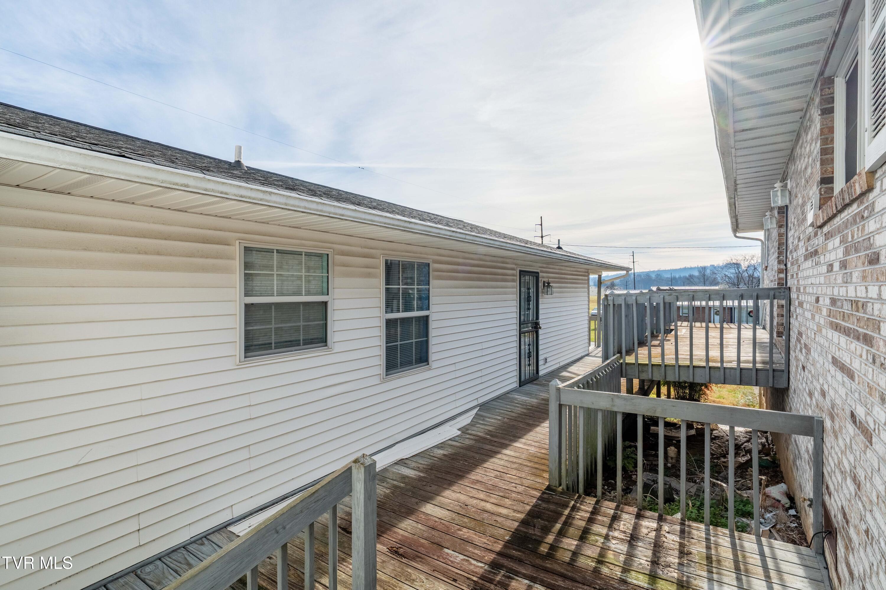 156 Bright Ridge Drive Johnson City, TN 37615 - Photo 36 of 57 173 Boone Avenue (24 of 57)