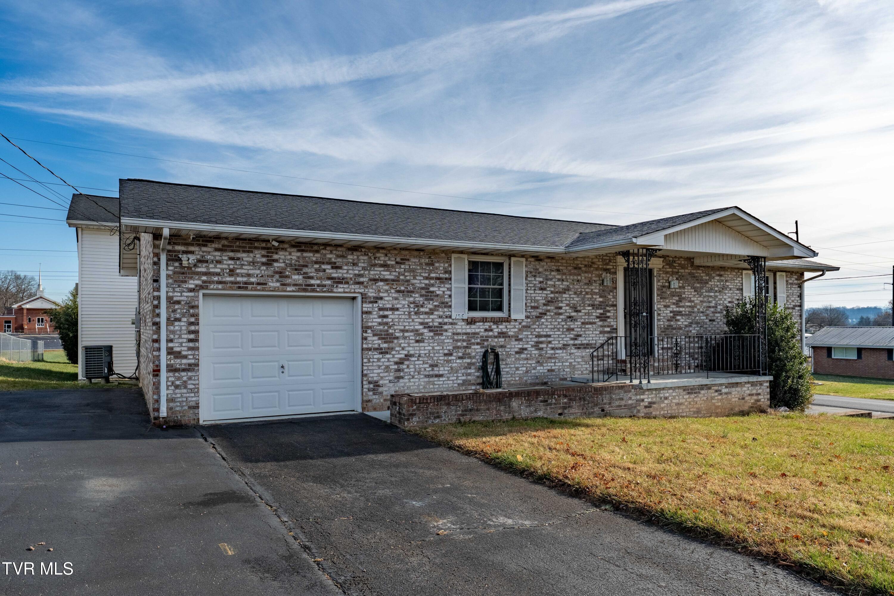 156 Bright Ridge Drive Johnson City, TN 37615 - Photo 46 of 57 173 Boone Avenue (5 of 57)