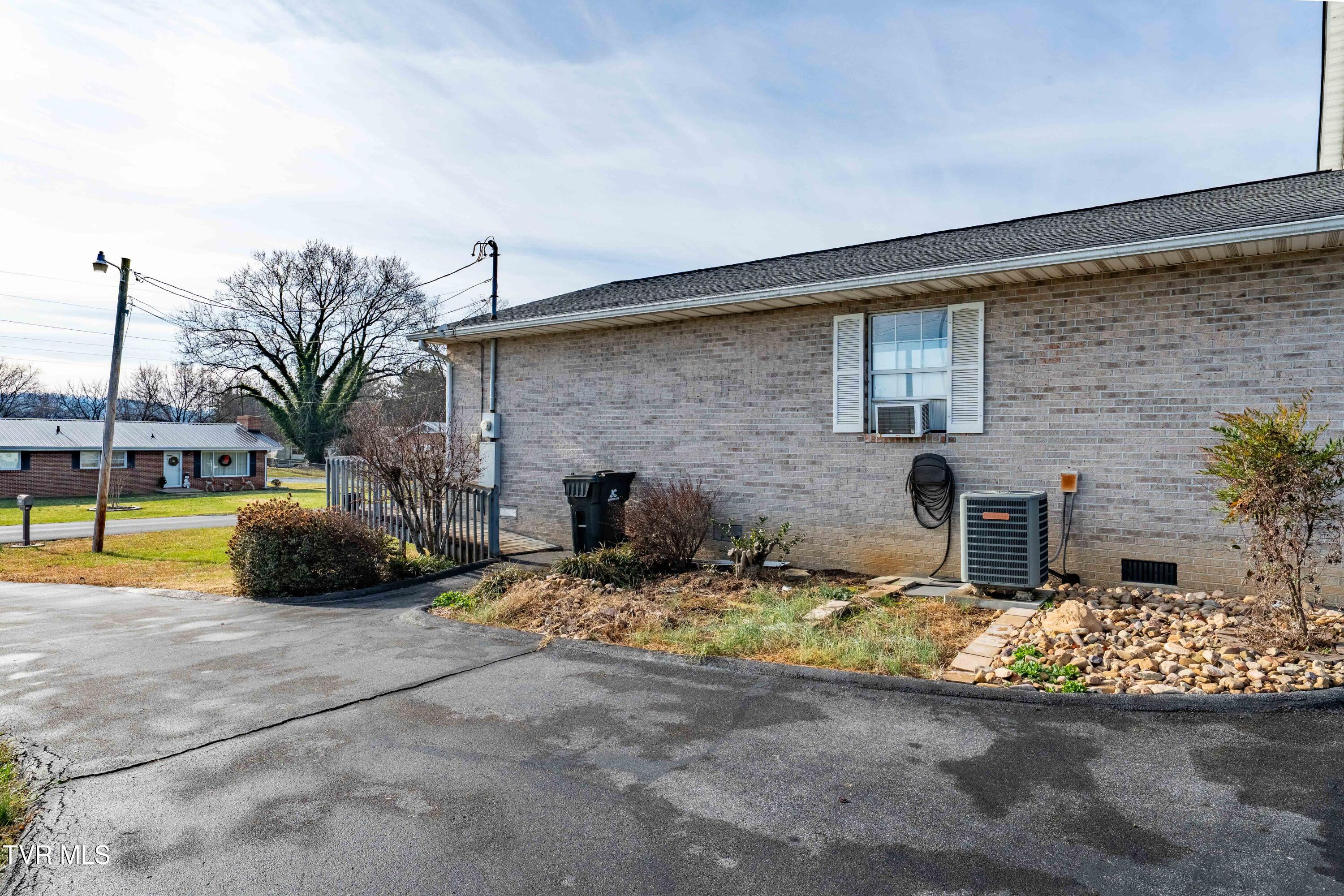 156 Bright Ridge Drive Johnson City, TN 37615 - Photo 51 of 57 173 Boone Avenue (16 of 57)