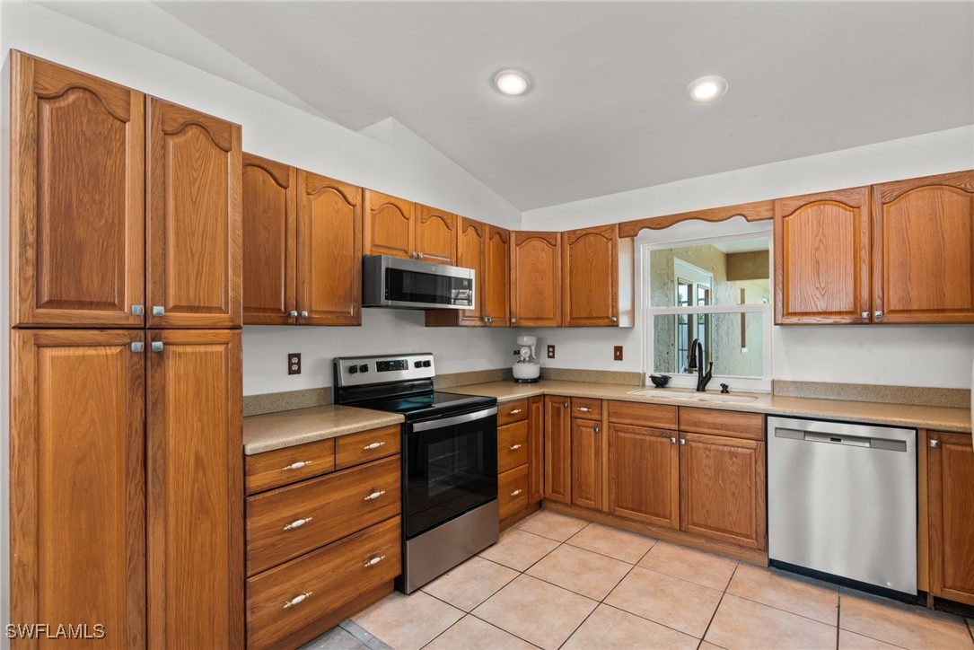 3004 Southwest 6th Avenue Cape Coral, FL 33914 - Photo 5 of 29