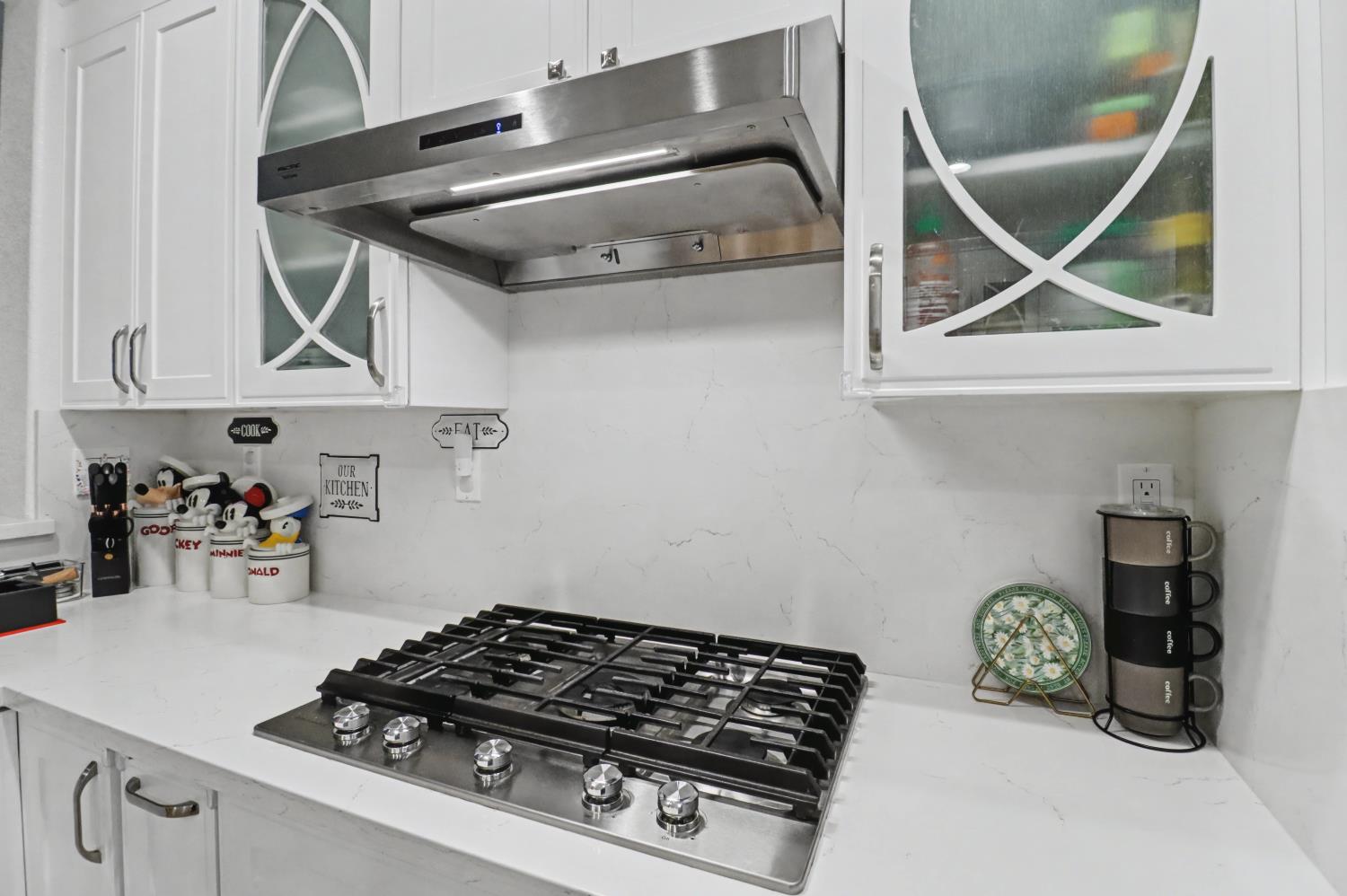 10056 Wexted Way Elk Grove, CA 95757 - Photo 20 of 39 a kitchen with a stove and a sink