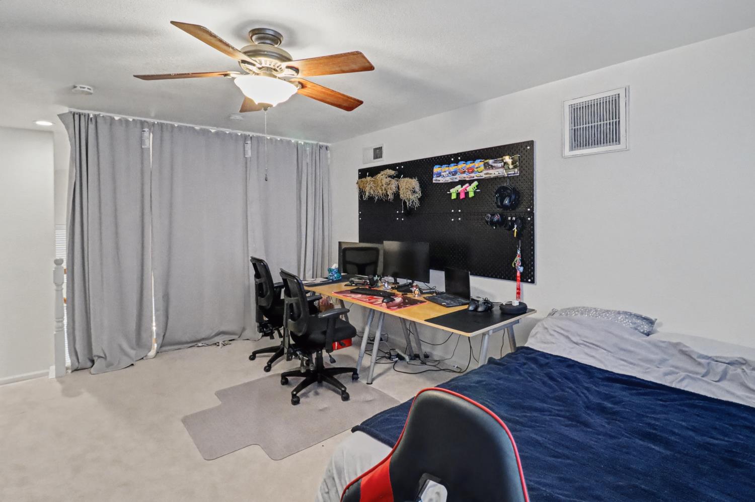 10056 Wexted Way Elk Grove, CA 95757 - Photo 27 of 39 a workspace with furniture and window
