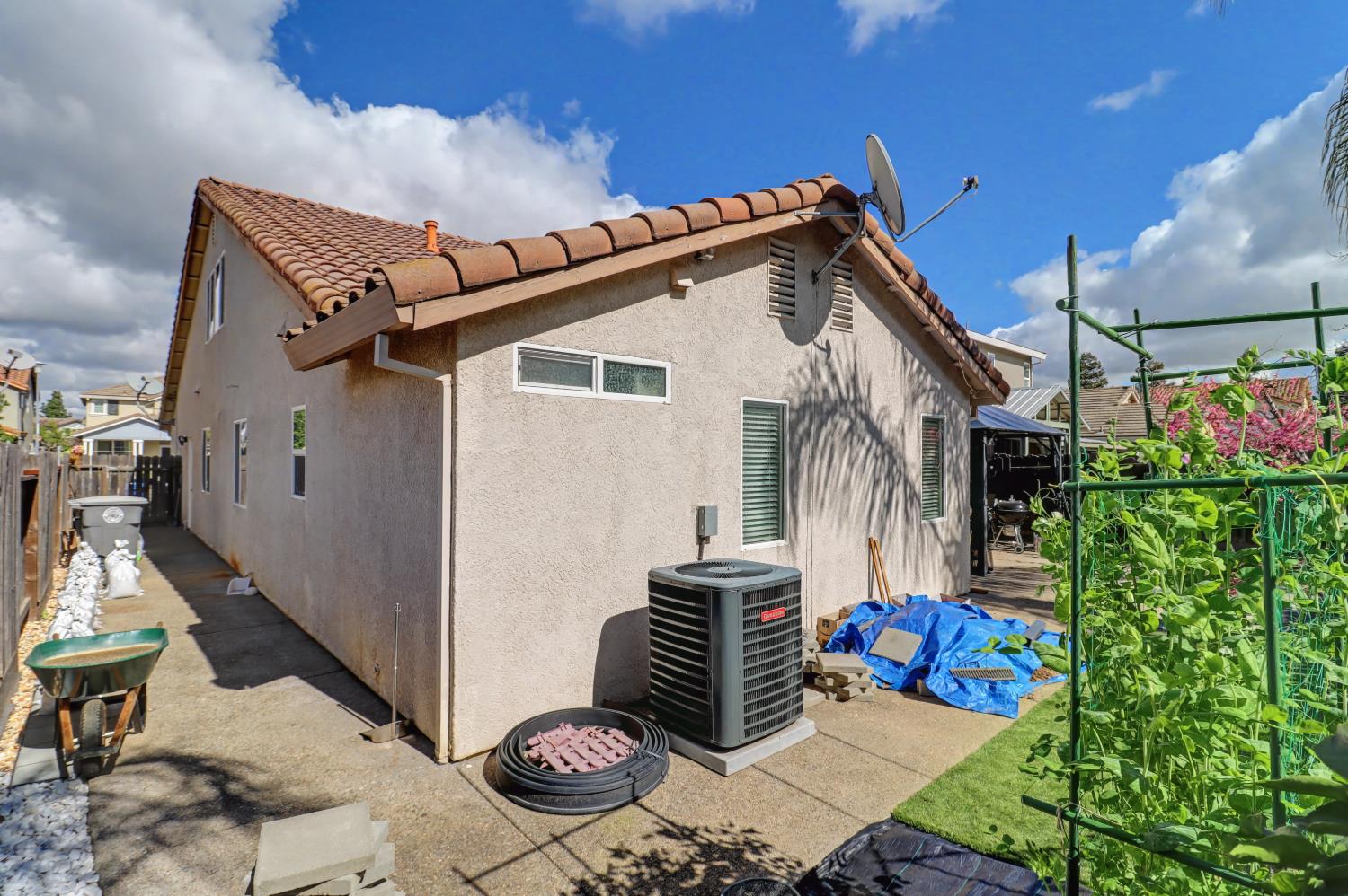 10056 Wexted Way Elk Grove, CA 95757 - Photo 38 of 39