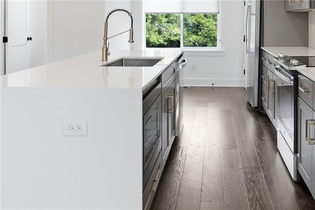 211 Bass Street Southwest, Unit 10 Atlanta, GA 30315 - Photo 10 of 34
