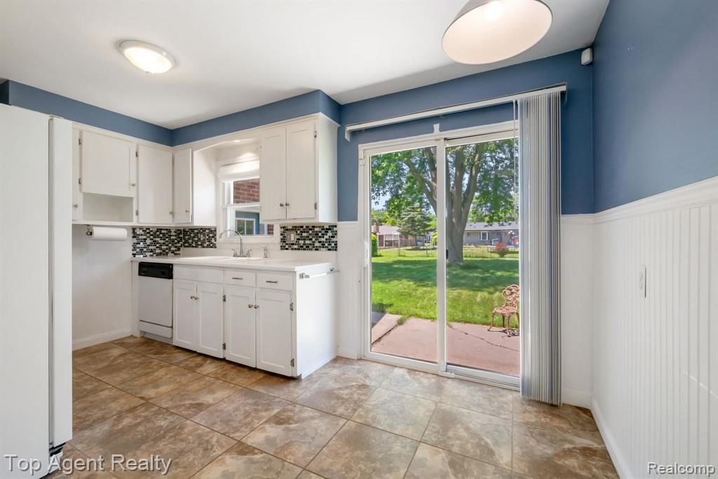 36365 Briarcliff Road Sterling Heights, MI 48312 - Photo 6 of 52