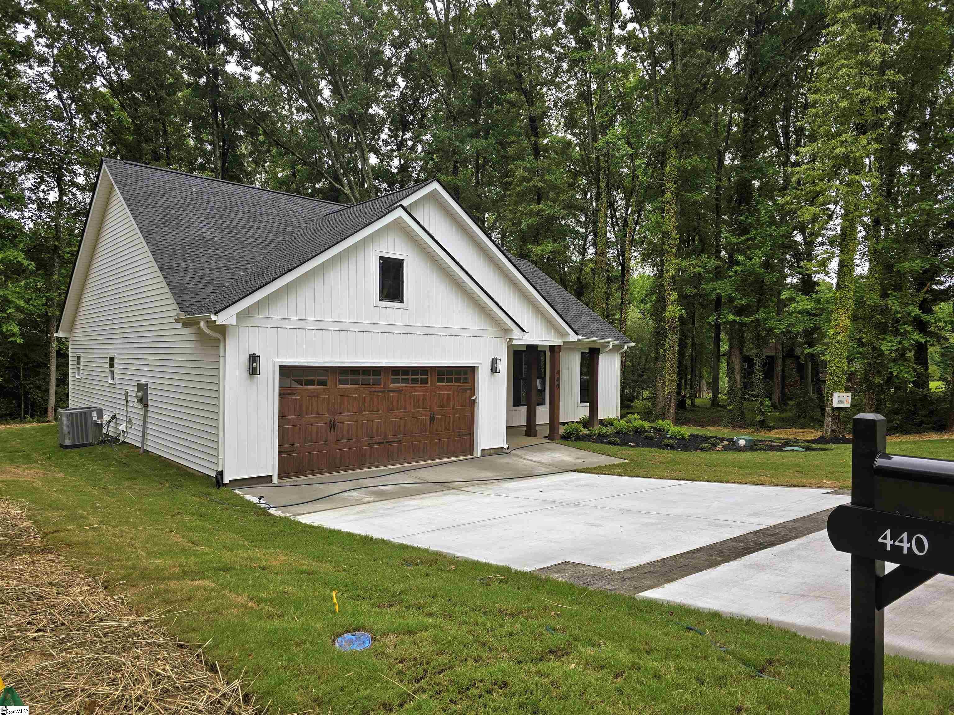 440 Hillandale Road Liberty, SC 29657 - Photo 2 of 26