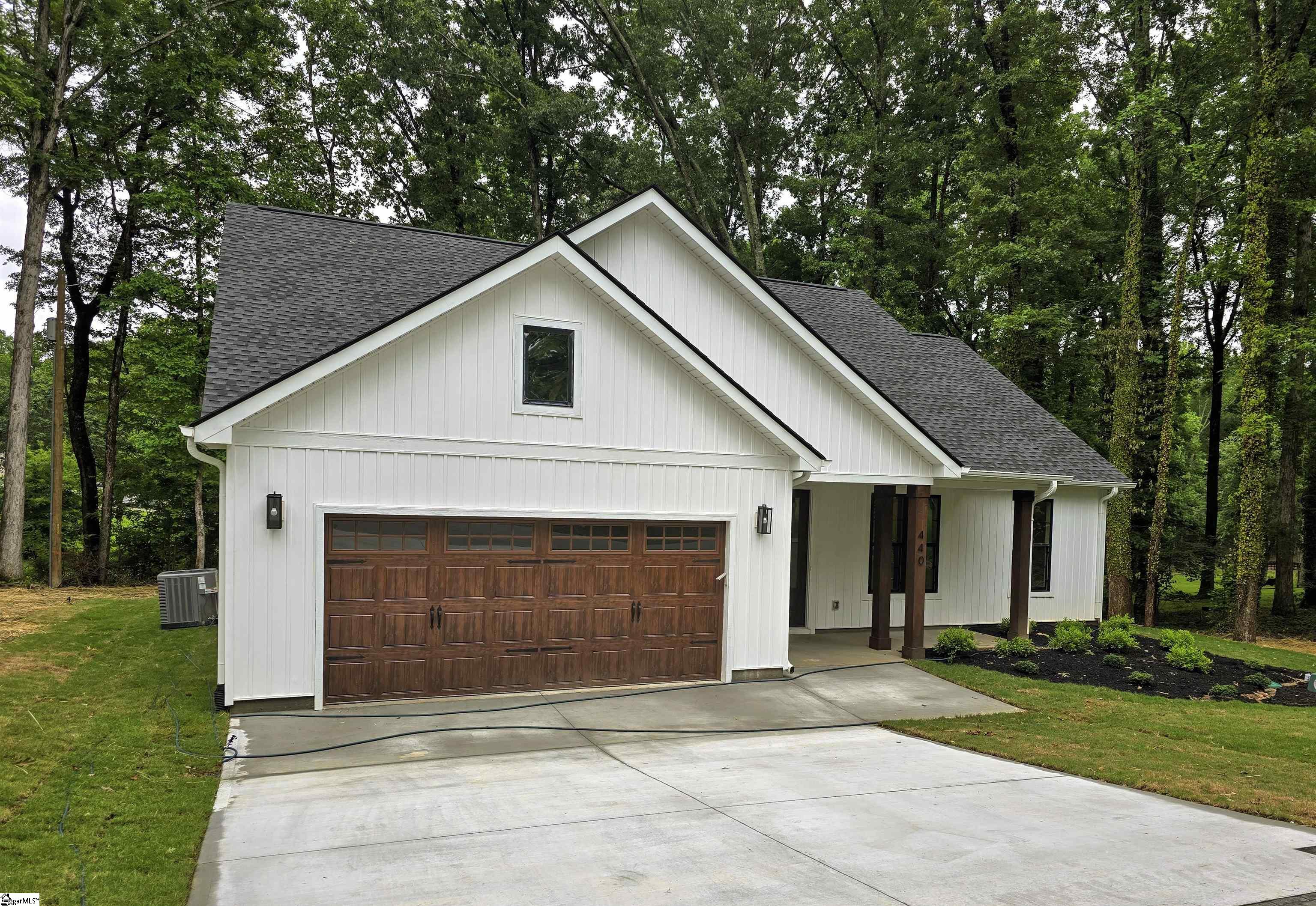 440 Hillandale Road Liberty, SC 29657 - Photo 3 of 26
