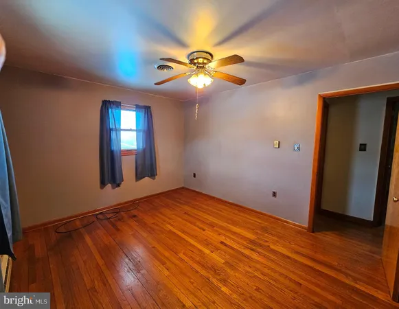 a view of empty room with a kitchen
