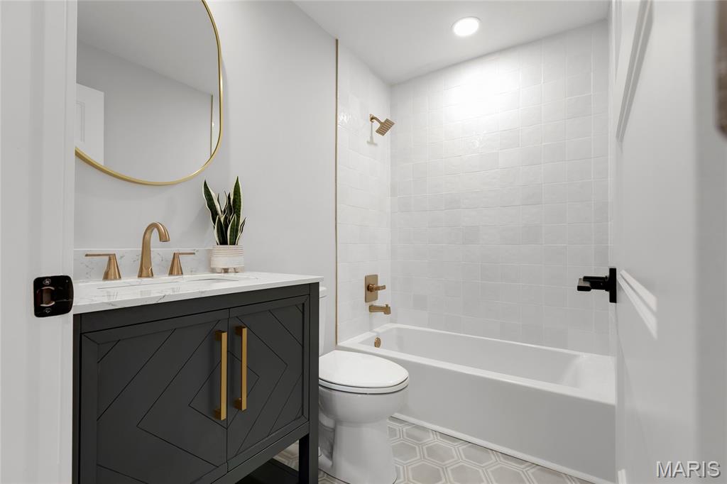 406 Brooktree Drive Ballwin, MO 63011 - Photo 17 of 31