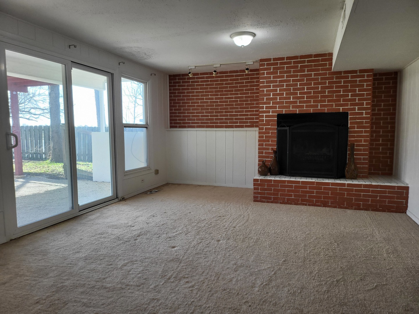 1770 Chippendale Road Hoffman Estates, IL 60169 - Photo 24 of 25 an empty room with windows