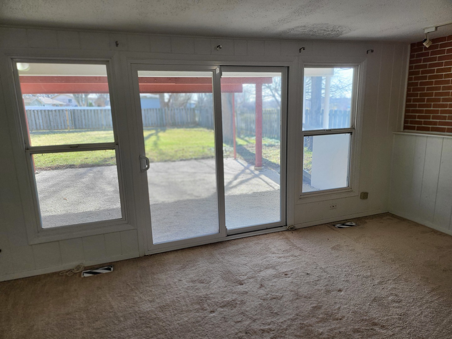 1770 Chippendale Road Hoffman Estates, IL 60169 - Photo 25 of 25 an empty room with windows