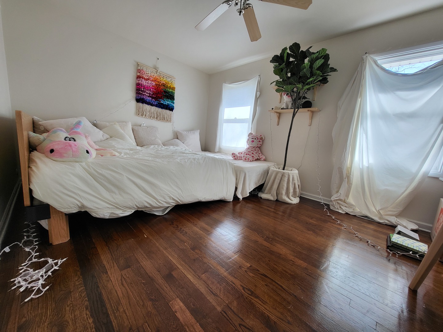 1770 Chippendale Road Hoffman Estates, IL 60169 - Photo 5 of 25 a bedroom with a bed and a potted plant