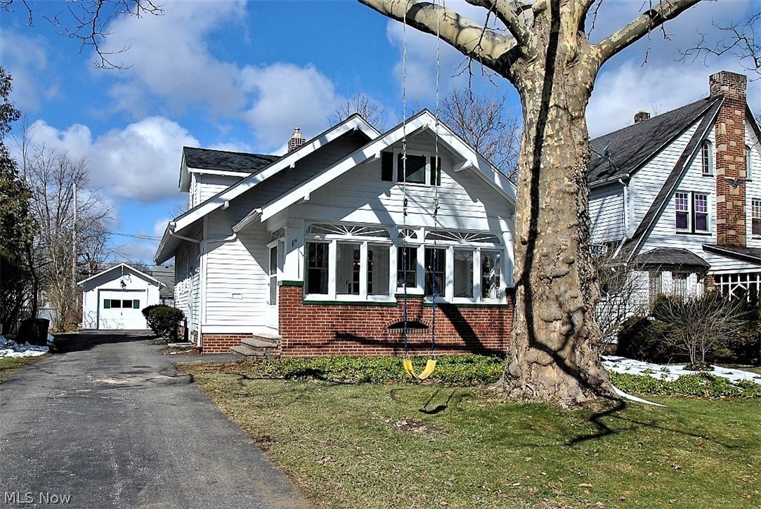 2456 Eaton Road Cleveland, OH 44118 - Photo 2 of 30