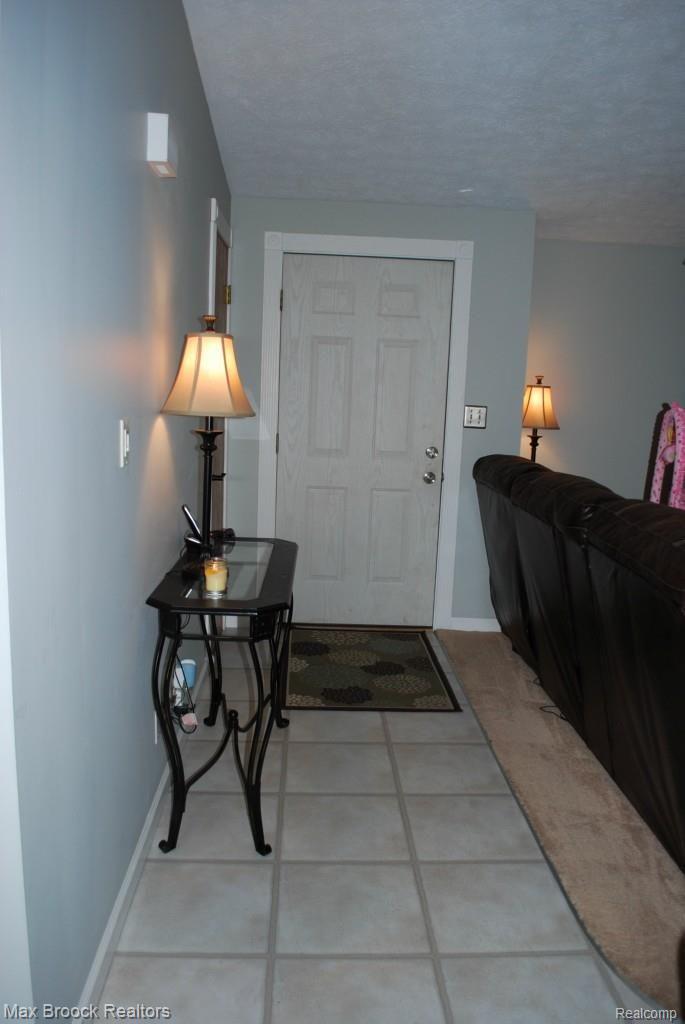 3390 Ridge Road Highland, MI 48356 - Photo 17 of 37 Foyer entrance