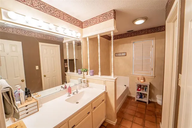 $489,000 | 8 Northglen Road, Breckenridge, TX 76424