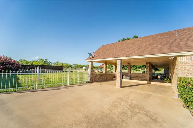 $489,000 | 8 Northglen Road, Breckenridge, TX 76424