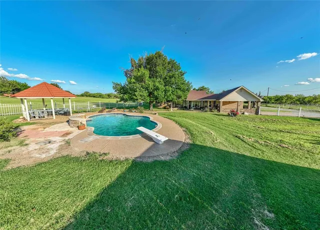 $489,000 | 8 Northglen Road, Breckenridge, TX 76424