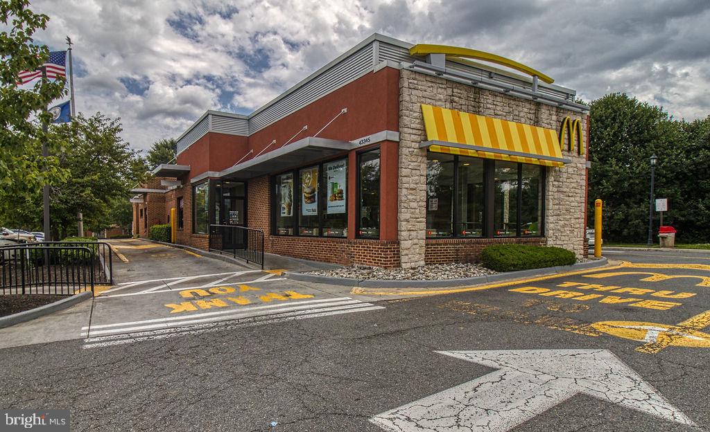 21024 Timber Ridge Terrace, Unit 303 Ashburn, VA 20147 - Photo 41 of 42 Fast Food Convenience