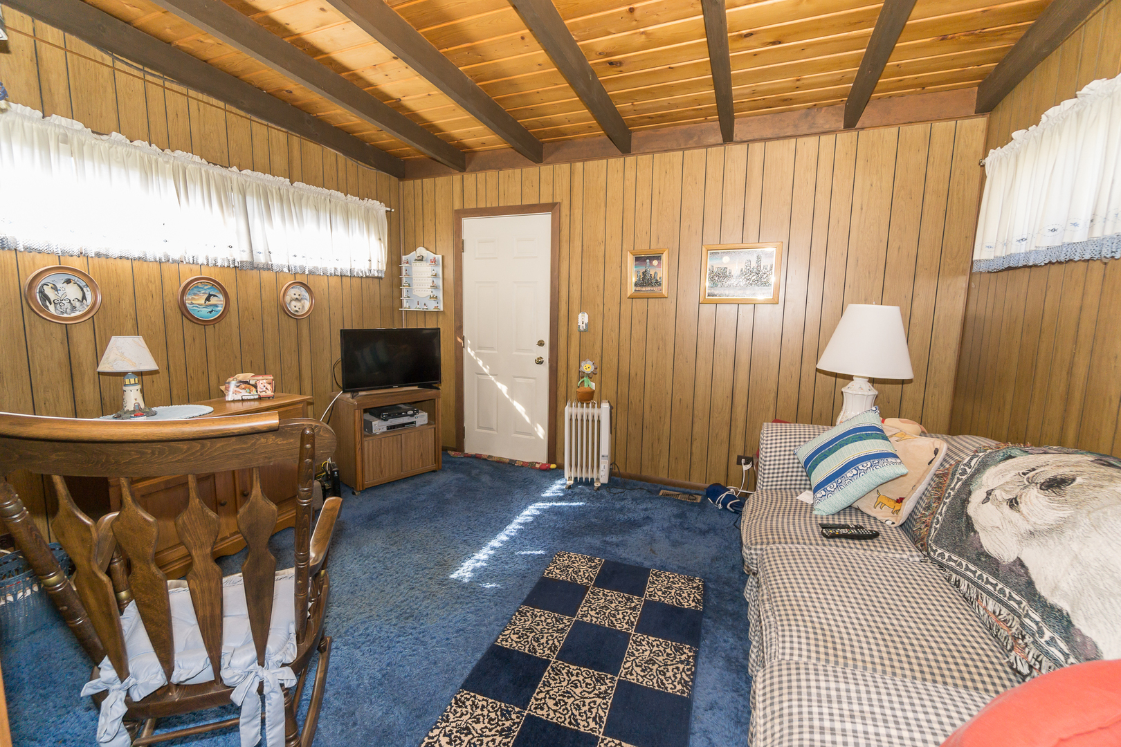 78 Evergreen Street Addison, IL 60101 - Photo 5 of 16 a bedroom with a bed and a table with rug