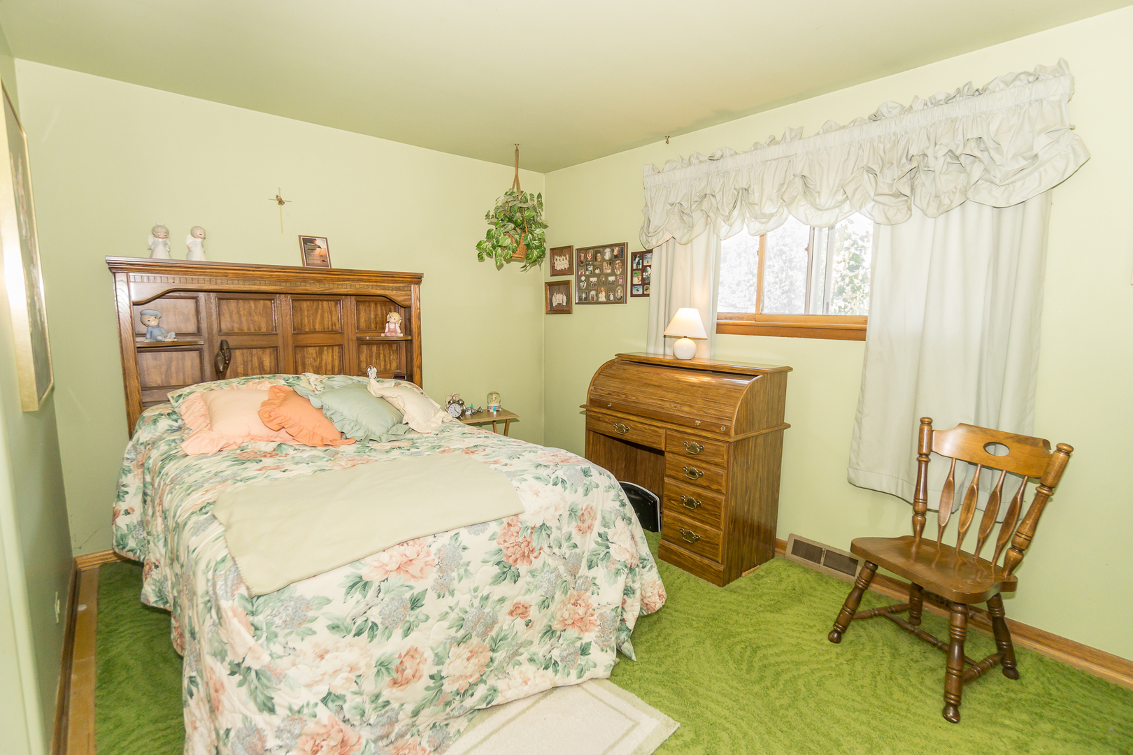 78 Evergreen Street Addison, IL 60101 - Photo 9 of 16 a bedroom with a bed and a chair