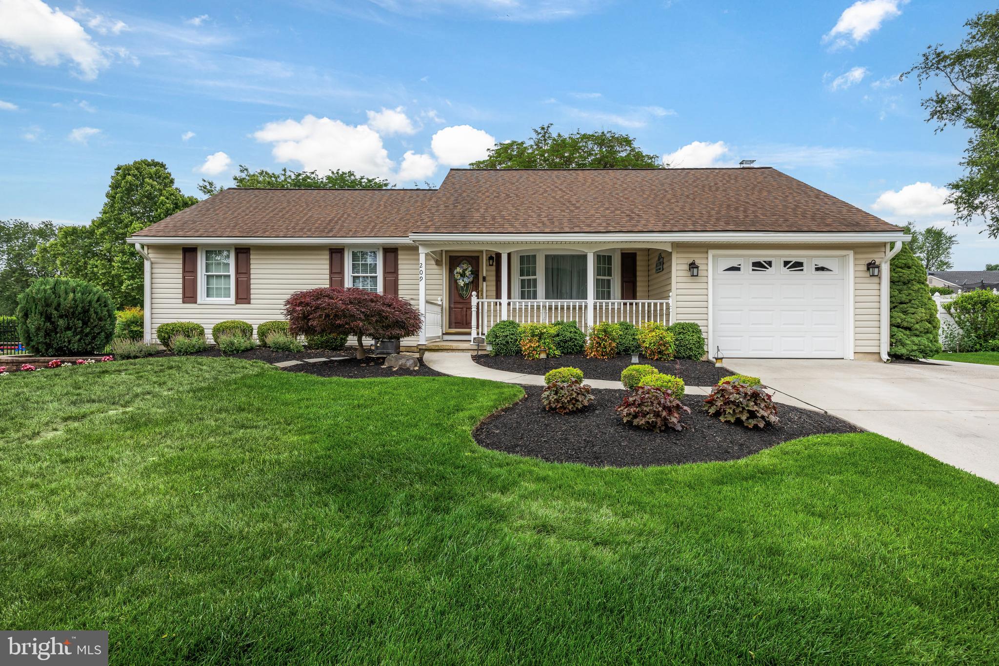 209 Yardley Road Delran, NJ 08075 - Photo 2 of 25