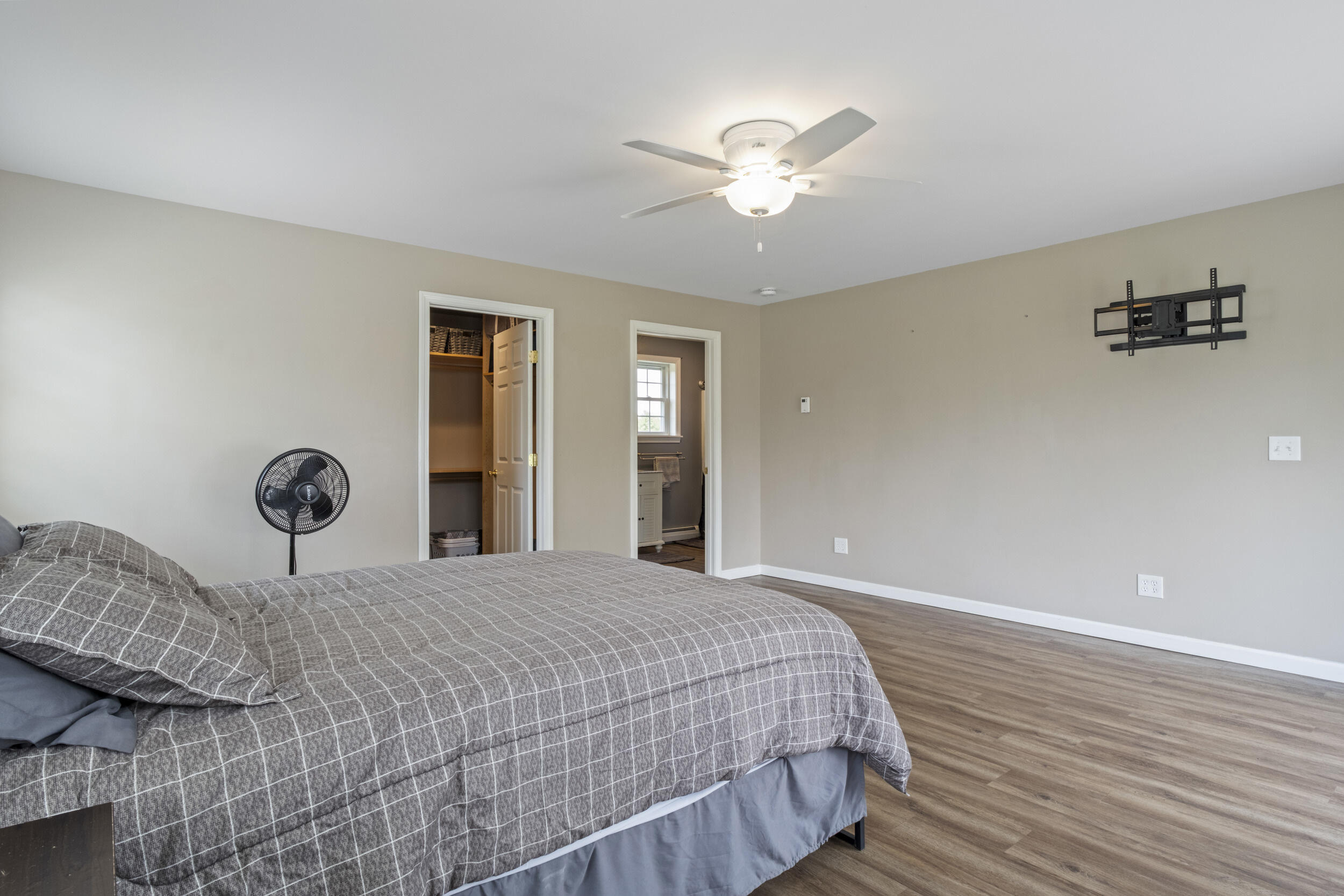 446 Eastern Avenue Augusta, ME 04330 - Photo 19 of 45 446_eastern_ave-interior-17