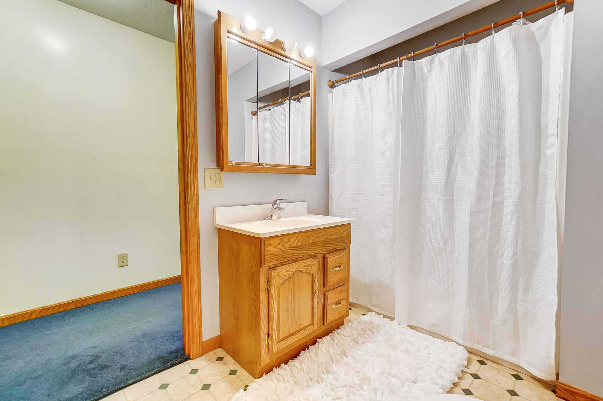 18256 Utica Road Utica, OH 43080 - Photo 22 of 48 Second Full Bathroom